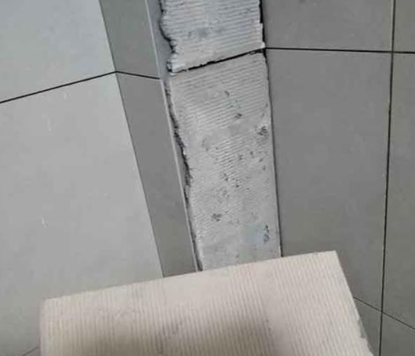 叶县瓷砖空鼓维修公司分享下厨房瓷砖脱落的补救措施。